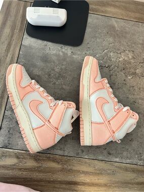 Nike High-Top Sneakers in Pink and White